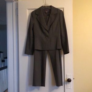 Ann Taylor, 2 button work suit, with cute stitching on jacket